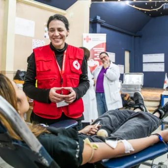 Ελληνικός Ερυθρός Σταυρός: Συγκέντρωσε συνολικά 16.070 Μονάδες Αίματος και 5.536 Δείγματα Μυελού των Οστών το 2025