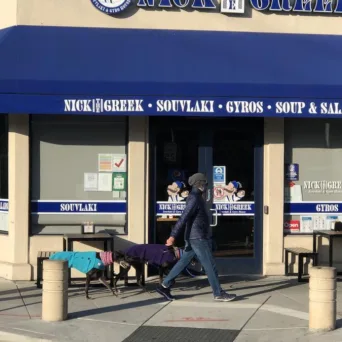 «Nick The Greek»: Το franchise 3 Ελλήνων ομογενών προς τιμήν του παππού τους