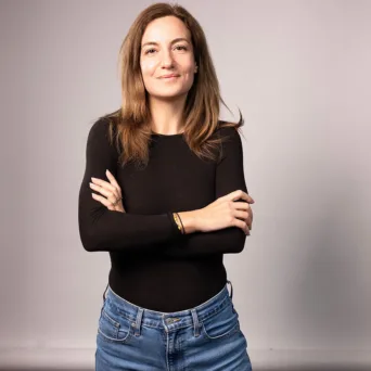 Ντέμη Μαρκογιαννάκη: «Στα media μαθαίνεις να αφηγείσαι ιστορίες με τρόπο που δημιουργεί σύνδεση - Στην επιχειρηματικότητα, αυτό μεταφράζεται σε καλύτερη ηγεσία»