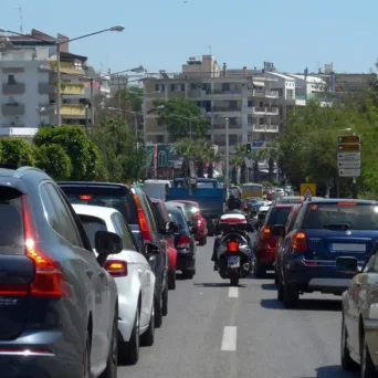 Γιατί η Ελλάδα έχει τον γηραιότερο στόλο αυτοκινήτων στην ΕΕ και πώς μπορεί να αντιμετωπίσει το πρόβλημα αυτό;