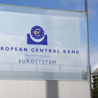 ΕΚΤ: Διατήρησε αμετάβλητα τα επιτόκια ευρώ λόγω του φόβου για τον πληθωρισμό