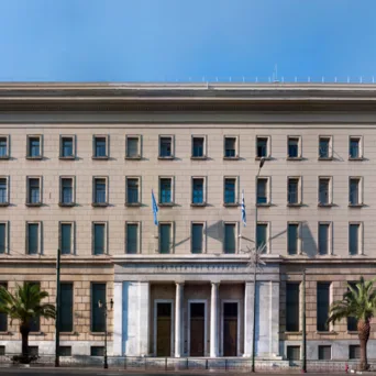 Αύξηση των επιτοκίων δανείων τον Ιανουάριο – Διευρύνεται το περιθώριο με τις καταθέσεις