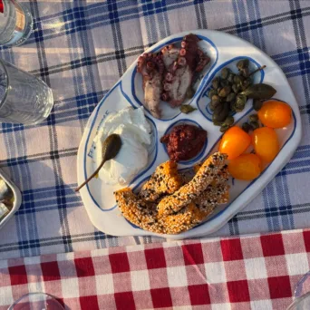 Lunatique: Τα χειροποίητα κεραμικά της Μαρίας μάς προτρέπουν να μοιραζόμαστε