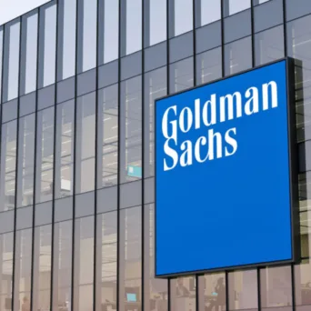 Goldman Sachs: Αναβαθμίζει τις τιμές-στόχους – Λιγότερο ευάλωτες οι ελληνικές τράπεζες στη γεωπολιτική κρίση
