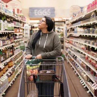 Προσφορές, private label και περιορισμός εξόδων: Πώς αλλάζει το «πορτοφόλι» των Ελλήνων