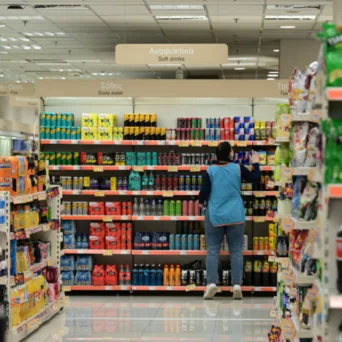 Άνοδος πληθωρισμού – μείωση όγκου πωλήσεων: Ένα «κοκτέιλ» που δεν θέλουν ούτε οι επιχειρήσεις ούτε οι καταναλωτές