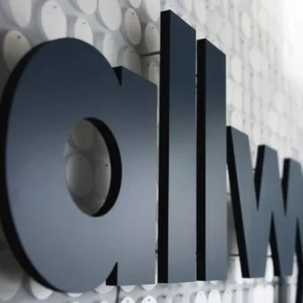 Καθαρά έσοδα 4,11 δισ. ευρώ και προσαρμοσμένο EBITDA 1,58 δισ. ευρώ το 2025 για την Allwyn International