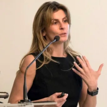 Αθηνά Πήττα, General Manager Base.com στην Ελλάδα: «Θέλω να βρίσκομαι σε περιβάλλοντα που χτίζουν, εξελίσσονται και κινούνται μπροστά»