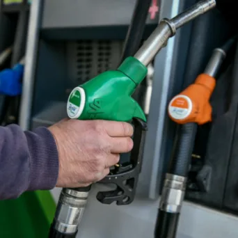 Καύσιμα: Πώς διαμορφώνεται η τιμή του diesel μετά την επιδότηση του Αυγούστου