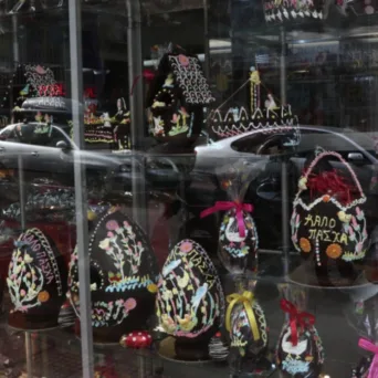 Ξεκινάει αύριο, Πέμπτη 2 Απριλίου, το πασχαλινό ωράριο των εμπορικών καταστημάτων - Τι ισχύει σε Αθήνα, Θεσσαλονίκη και Πειραιά