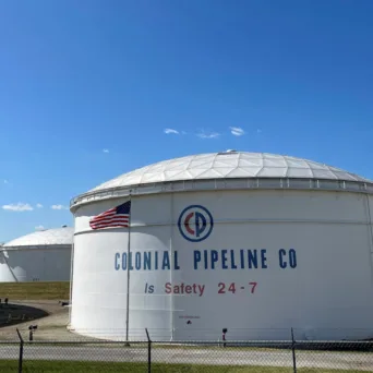 Άνοδος 6% για το πετρέλαιο και πτώση των μετοχών μετά το διάγγελμα Τραμπ