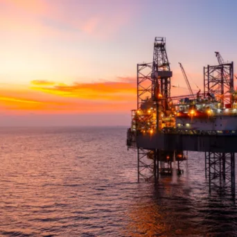 Ράλι στις τιμές πετρελαίου: Το αμερικανικό αργό πάνω από το Brent για πρώτη φορά εδώ και δέκα χρόνια