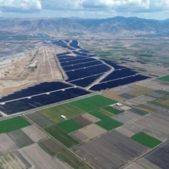 Ο Όμιλος ΔΕΗ ολοκλήρωσε την κατασκευή των φωτοβολταϊκών ισχύος 2,13 GW στη Δυτ. Μακεδονία – Με ταχείς ρυθμούς η εγκατάσταση μονάδων αποθήκευσης