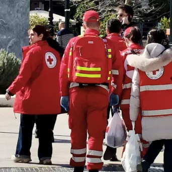 Ο Ελληνικός Ερυθρός Σταυρός παρέχει βοήθεια στους πολίτες σε αστεγία τις Άγιες μέρες του Πάσχα
