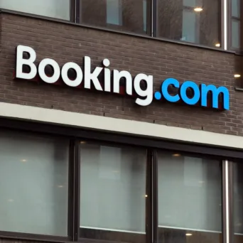 Απόφαση-ορόσημο για τη Booking.com: Ενισχύεται η διαφάνεια στην κατάταξη ξενοδοχείων