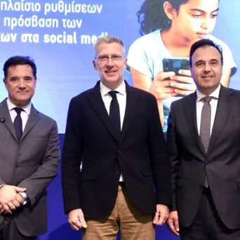 Το νέο πλαίσιο ρυθμίσεων για την πρόσβαση των ανηλίκων στα social media