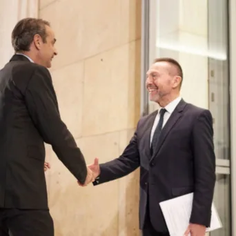 Την ανανέωση της θητείας του Γιάννη Στουρνάρα στην Τράπεζα της Ελλάδος προτείνει η κυβέρνηση
