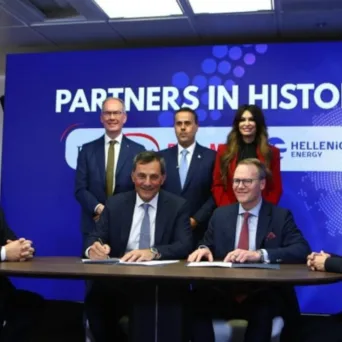 Υδρογονάνθρακες: Έπεσαν οι υπογραφές για τη σύμβαση γεώτρησης στο Ιόνιο - Σε 300 ημέρες από τώρα η πρώτη ερευνητική υπεράκτια γεώτρηση