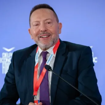 Στουρνάρας από Δελφούς: Έτοιμοι για κάθε αναγκαία παρέμβαση αν συνεχιστεί η κρίση – Εκτίμηση για σύντομη λήξη του πολέμου