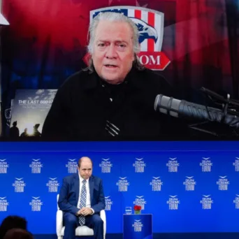 Steve Bannon: «Η ελεύθερη ναυσιπλοΐα θα βρεθεί στο επίκεντρο των μεγάλων συγκρούσεων των επόμενων δεκαετιών»