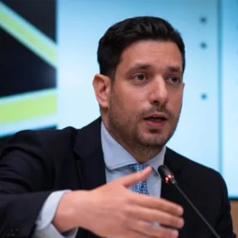 Κυρανάκης: 10 παρεμβάσεις για προσβάσιμες μεταφορές – Νέα λεωφορεία, νέοι συρμοί στο Μετρό και υπηρεσίες για άτομα με αναπηρία