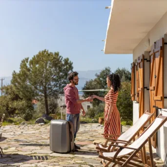Έλεγχοι ΑΑΔΕ σε Airbnb & Booking το 2026
