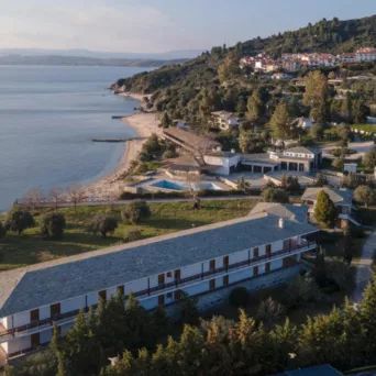 Χαλκιδική: Υπεγράφη η μίσθωση του ιστορικού «Ξενία Ουρανούπολης» με την Domes Resorts - Τι δηλώνει η CEO της ΕΤΑΔ