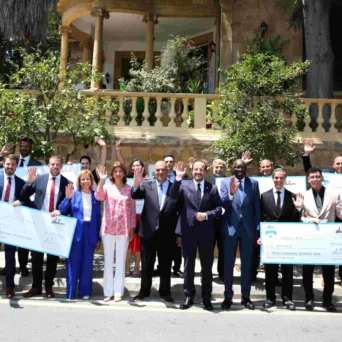 Ο Σερ Στέλιος απένειμε βραβεία στους Νικητές των Stelios Bi-Communal Awards for Business Co-operation