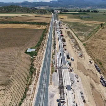 ΟΣΕ: Παραδίδεται σε κυκλοφορία το πρώτο ενισχυμένο τμήμα της γραμμής Αθήνα-Θεσσαλονίκη