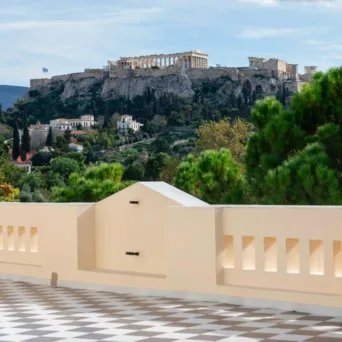 Από το βιβλίο στην οθόνη: Η λογοτεχνία ζωντανεύει στο Σπίτι του Βιβλίου κάτω από τον αττικό ουρανό