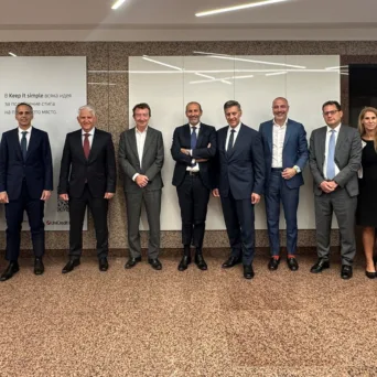 Νέα ώθηση στη συνεργασία UniCredit – Alpha Bank με επίκεντρο την ανάπτυξη σε περιφερειακές αγορές