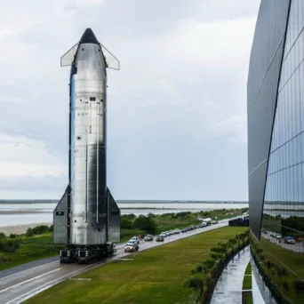 Starship Flight 13: Η SpaceX ετοιμάζει τη δεύτερη πτήση του V3 με τους πρώτους Starlink νέας γενιάς