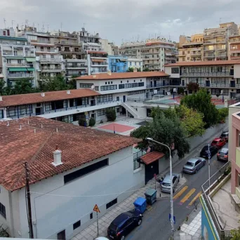 Ακίνητα στη Θεσσαλονίκη: Μειώθηκαν κατά 13% οι νέες καταχωρήσεις, αυξήθηκαν κατά 15% οι ενεργές ζητήσεις στο 1ο τετράμηνο του 2026