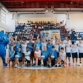 Η Novibet και το Giant Heart στηρίζουν τη νέα γενιά μέσα από το THI  Summer Youth Academy