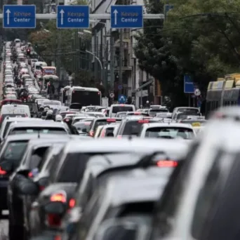 ΑΑΔΕ: Απορρίφθηκε το 90% των ενστάσεων για ανασφάλιστα οχήματα και απλήρωτα τέλη