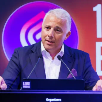 Βασίλης Καραμούζης, ΕΤΕ: Το μεγάλο στοίχημα της ενεργειακής μετάβασης είναι οι ΑΠΕ να παραμείνουν «bankable»