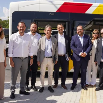 Νέα εποχή για τις συγκοινωνίες στη Θεσσαλονίκη - Δρομολόγηση 50 ηλεκτρικών νέων αρθρωτών λεωφορείων του ΟΑΣΘ