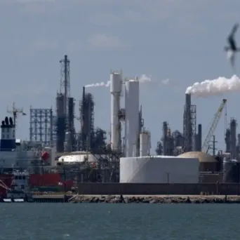 Πάνω από τα 100 δολάρια το Brent – Νέα άνοδος λόγω της έντασης στη Μέση Ανατολή