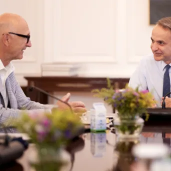 Με τον διευθύνοντα σύμβολο του Ομίλου Telekom,  Tim Höttges, συναντήθηκε ο πρωθυπουργός, Κυριάκος Μητσοτάκης, στο Μέγαρο Μαξίμου