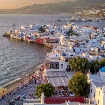 Bloomberg: Xώρες όπως η Ελλάδα και η Τουρκία προσελκύουν όλο και περισσότερους ξένους με υψηλά εισοδήματα
