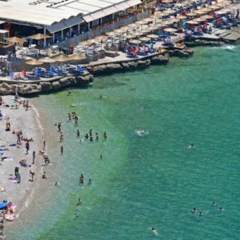 Τουριστικό ισοζύγιο: Στα 13,5 δισ. ευρώ οι ταξιδιωτικές εισπράξεις στο διάστημα Ιανουαρίου- Ιουλίου 2026 με αύξηση 12%