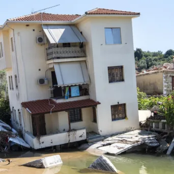 Αυξάνονται μεν οι ασφαλίσεις κατά φυσικών καταστροφών αλλά υπάρχει ακόμη «ασφαλιστικό κενό»