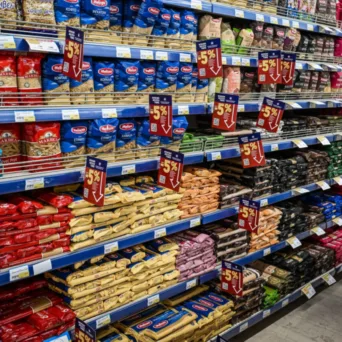 Μειώσεις έως 25% σε τρόφιμα τα Χριστούγεννα – Εντατικοποιούνται οι έλεγχοι στην αγορά