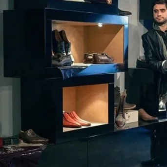 Ο Κωνσταντίνος Θεοφανίδης μας παρουσιάζει την τέχνη του χειροποίητου υποδήματος