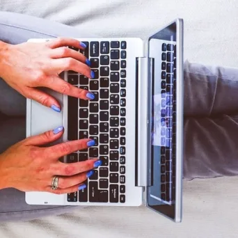 Ευκαιρίες εργασίας: Δουλεύεις από το σπίτι σου, πληρώνεσαι από το εξωτερικό