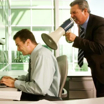 Έχετε κουραστεί να κυνηγάτε το προσωπικό σας να κάνει τη δουλειά του;