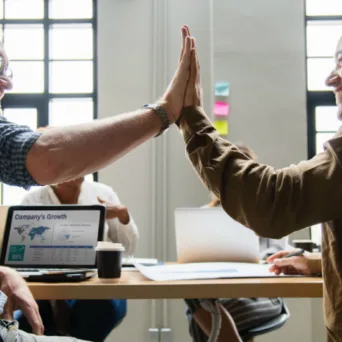 Η ευτυχία αποδίδει: Κουλτούρα θετικής ψυχολογίας στο εργασιακό περιβάλλον