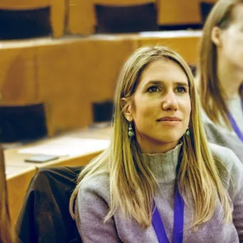 Έφη Κυρτάτα: Η χαρισματική ηγέτιδα πίσω από το Reload Greece