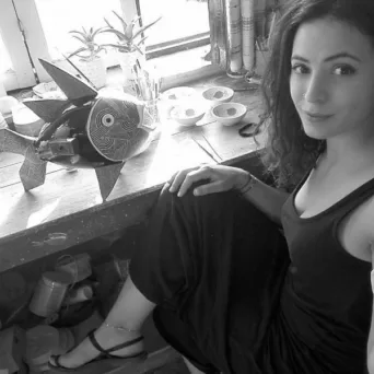 Ένας αιώνας οικογενειακής παράδοσης στη Σκόπελο παίρνει ξεχωριστή μορφή στα χέρια της Μάγδας Ροδίου