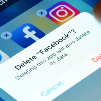 Αυτογκόλ Zuckerberg & το κίνημα #DeleteFacebook σε οργασμό!